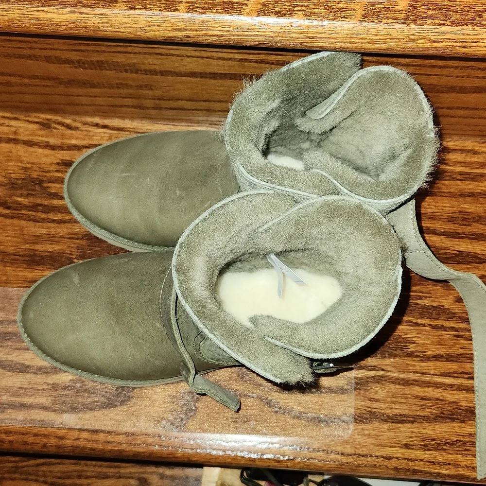 NEW UGG Romely Buckle olive boots size 5